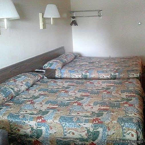 Country Manor Motel Watkins Exteriör bild